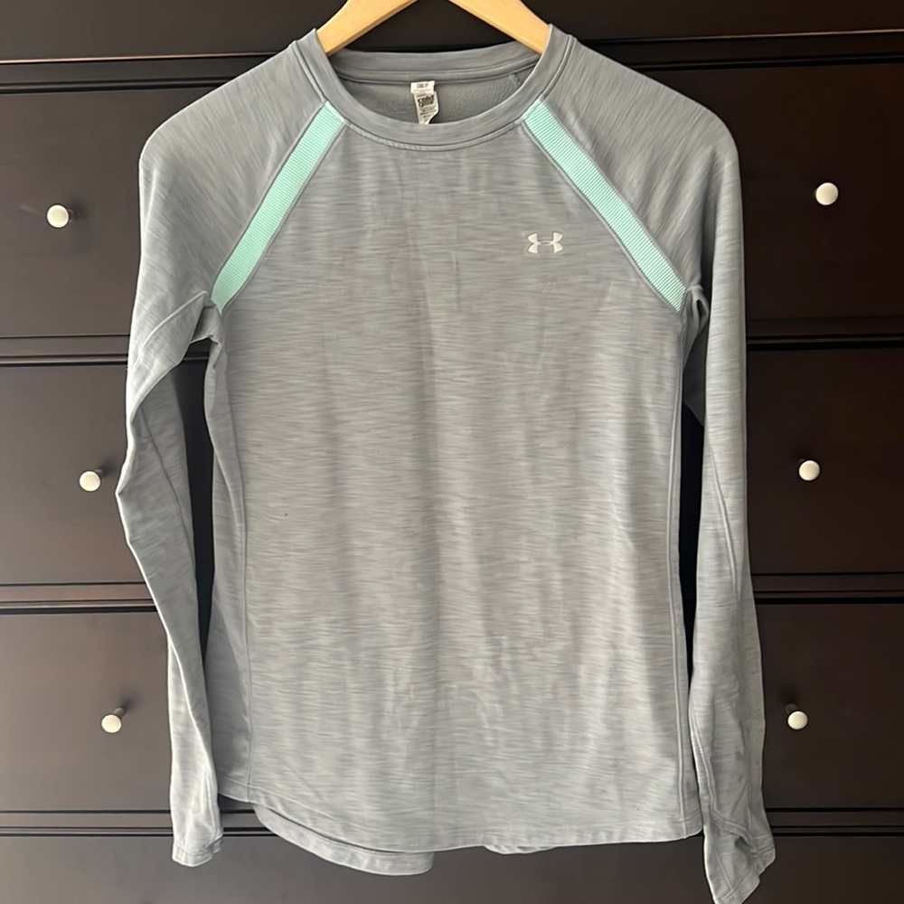 Unerarmour cold gear long athletic long sleeve. Size S
